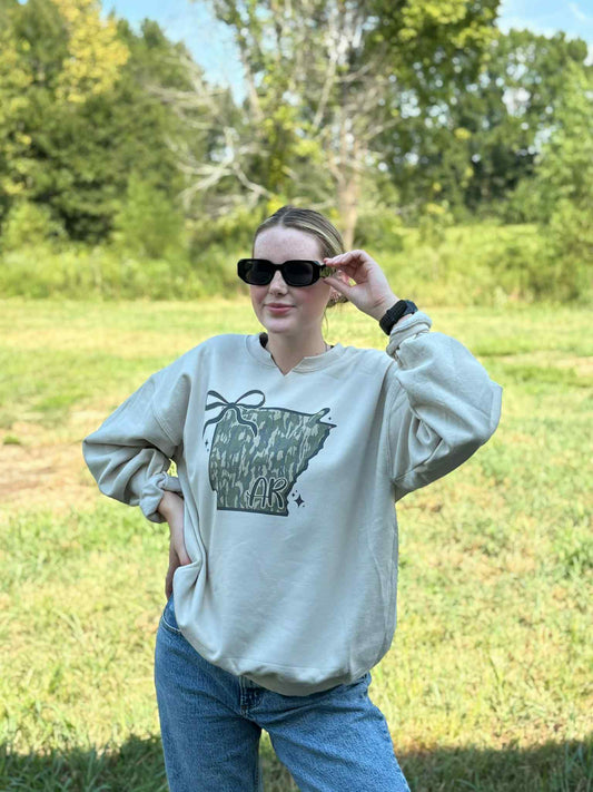 CAMO COQUETTE STATE CUT SWEATSHIRT