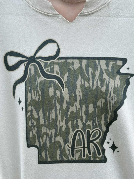 CAMO COQUETTE STATE CUT SWEATSHIRT